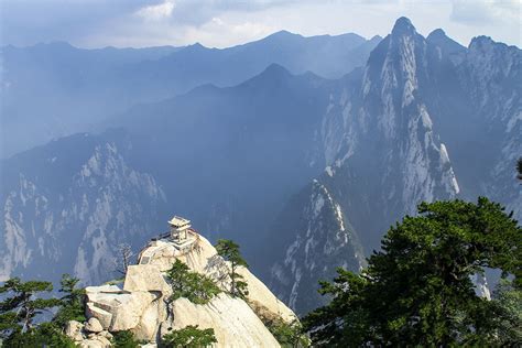 九華山有哪些風俗，且談談這座山脈與周邊地區的民間信仰有何異同。